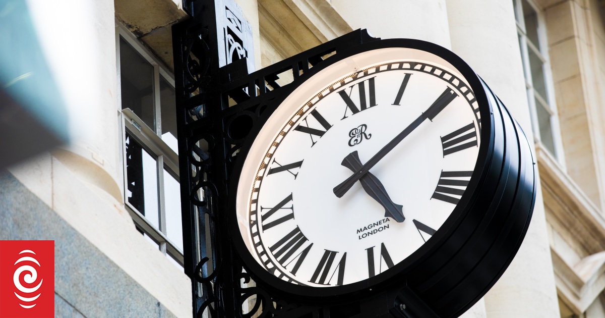 Shower Thoughts: How did the world decide on one system of time? | RNZ