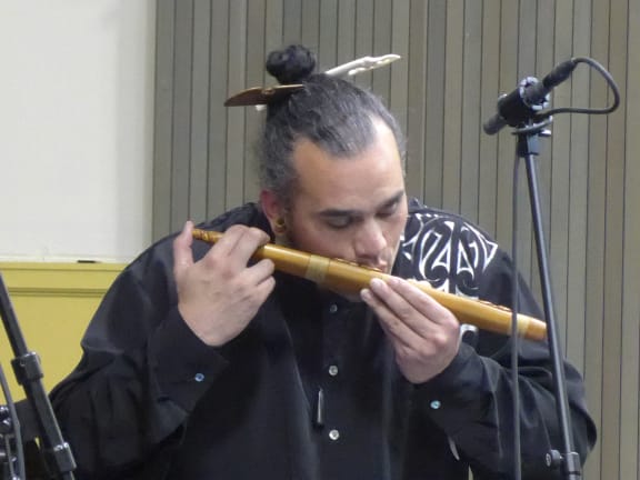 Horomona Horo performs on pūtōrino