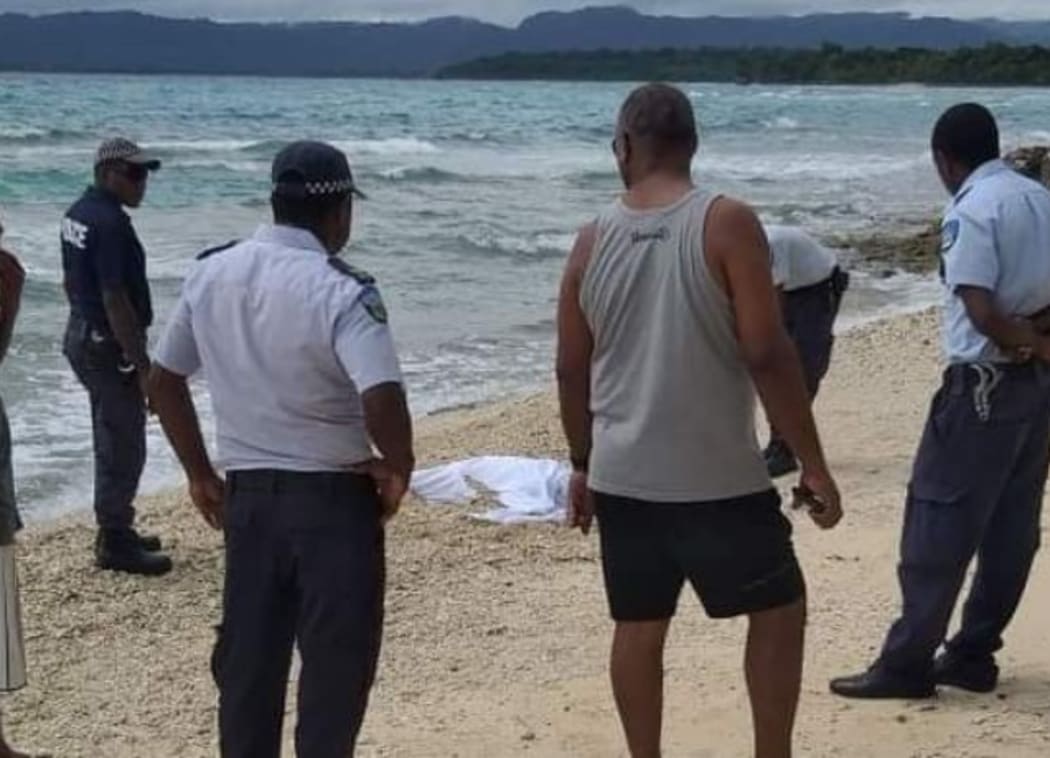 Vanuatu police on hand at the discovery of a dead body on the shores of Efate, 11 April, 2021.