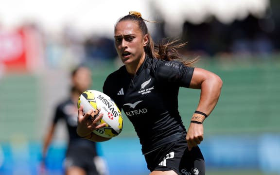Kelsey Teneti of New Zealand scores a try.