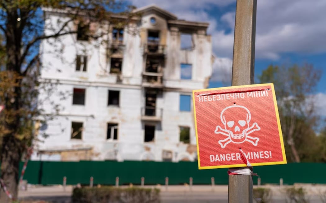 Damaged buildings and constant danger have become part of life in Kramatorsk. (ABC News: Daniel Pannett)