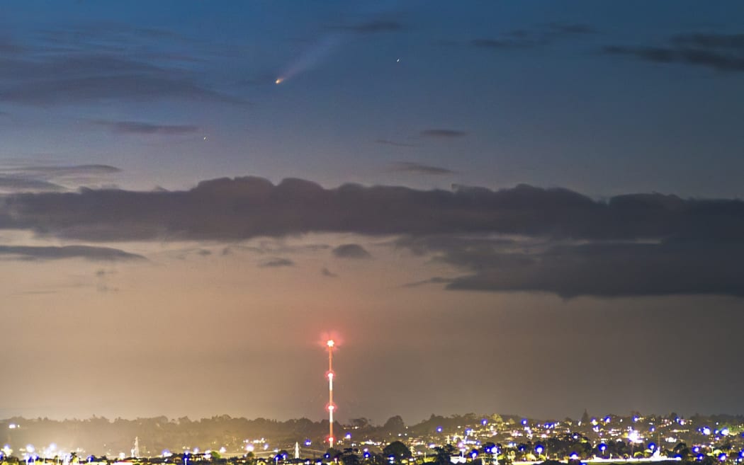 C/2023 A3 is seen over Te Atatu, Auckland on 16 October.