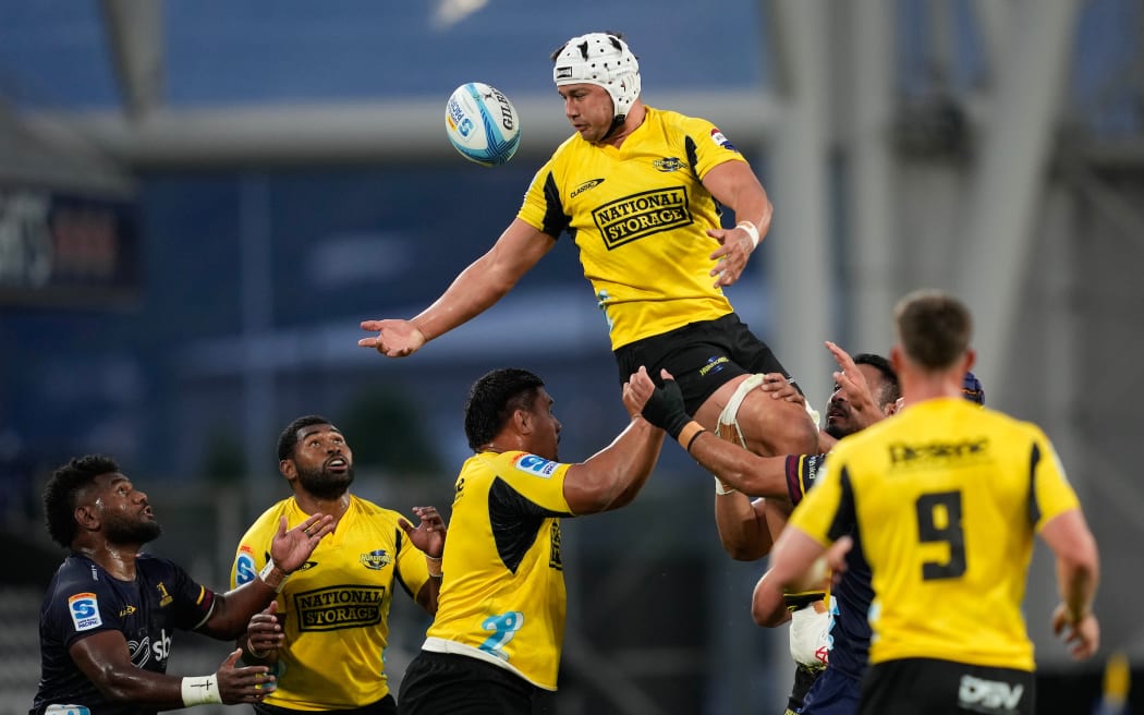 Caleb Delany. Highlanders v Hurricanes, Round 6 of the Super Rugby Pacific at Forsyth Barr Stadium, Dunedin, New Zealand on Saturday 30 March 2024. Photo credit: Michael Thomas / www.photosport.nz