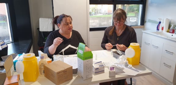Nurses are preparing to vaccinate people in the Southern District