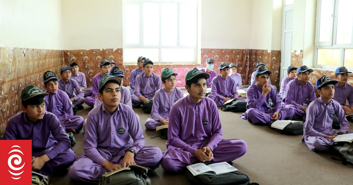 Afghanistan: Teen girls despair as Taliban school ban continues - Vimarsana News