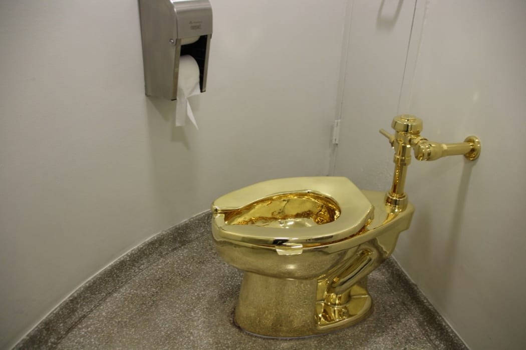 The fully functional 'America' toilet made from 18-karat gold has been opened in the Guggenheim Museum in Manhattan, New York City, USA, 16 September 2016. The toilet can and is to be used, but was also designed to be an artwork by Italian artist Maurizio Cattelan. Photo: CHRISTINA HORSTEN/dpa