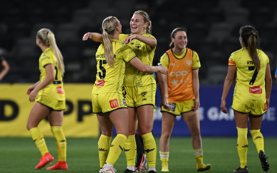 Wellington Phoenix celebrate victory.