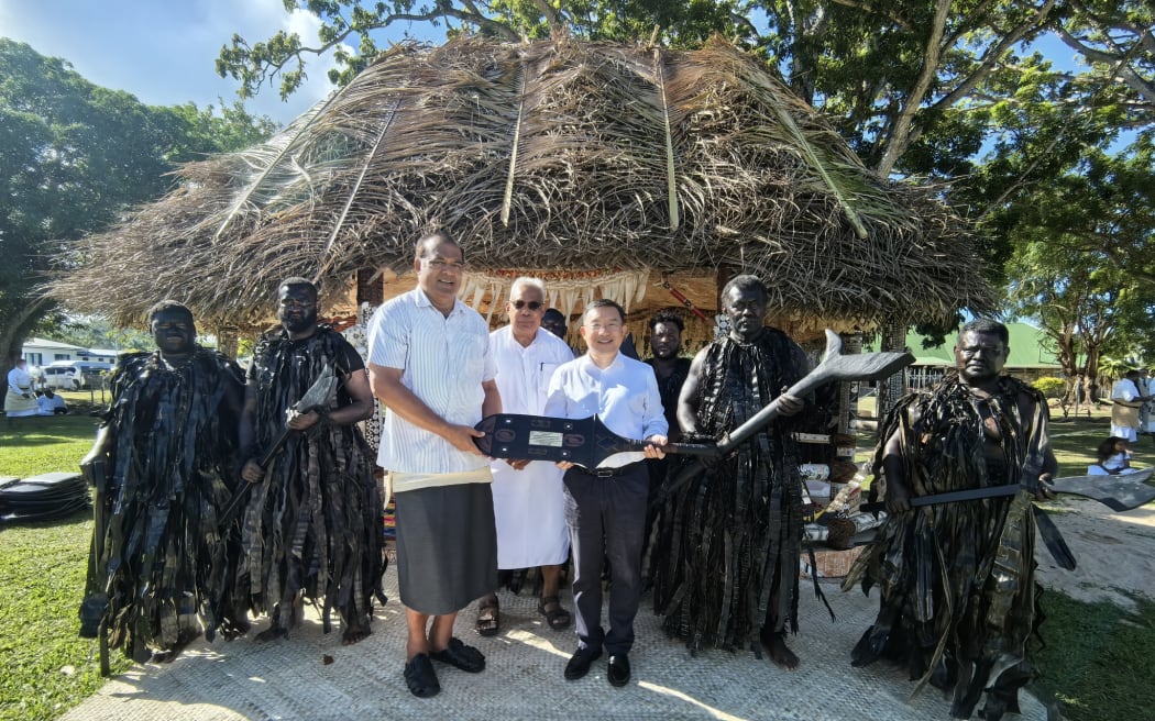 Ambassador Zhou Jian was honored to witness the installation of Ratu Tevita Mara as Tui Lau and Sau ni Vanua ko Lau, which is a significant moment not only for Lau, but also for the cultural history of Fiji. 
This year also witnesses the 50th anniversary of China-Fiji diplomatic relations. May our two nations continue to prosper! Long live China-Fiji friendship!