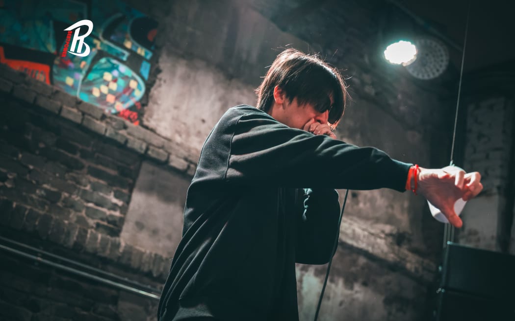 AKLA is an Auckland-based Chinese hip-hop fusion collective with 16 members aged between 20 and 40.