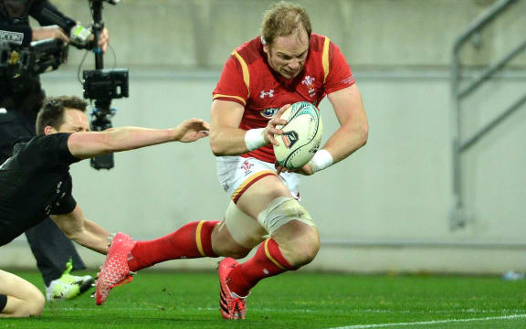 Alun Wyn Jones scores for Wales.