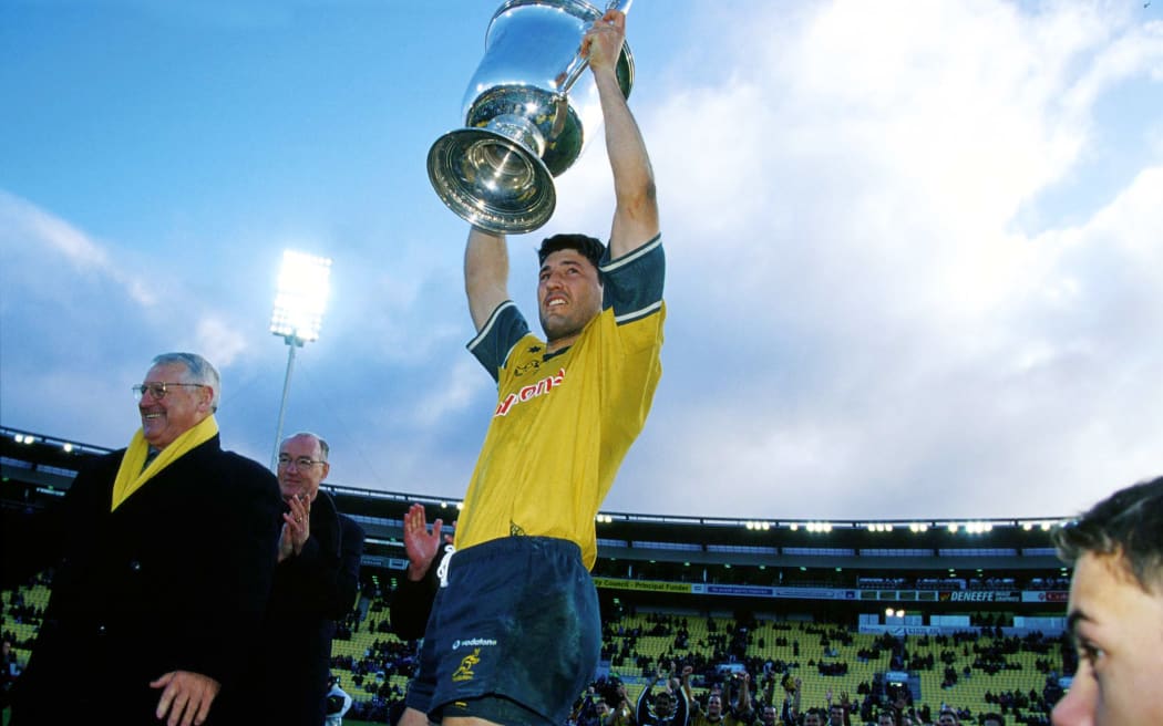 John Eales celebrates with the Bledisloe Cup in Wellington in 2000.