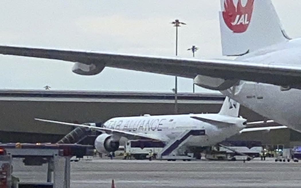 The Boeing 777-300ER aircraft of Singapore Airlines, flight SQ321 from Heathrow is seen on tarmac after requesting an emergency landing at Bangkok's Suvarnabhumi International airport, Thailand, Tuesday, May 21, 2024. One person has died aboard a London-Singapore flight that encountered severe turbulence, Singapore Airlines said Tuesday, in which the plane apparently plummeted for a number of minutes before it was diverted to Bangkok, where emergency crews rushed to help injured passengers amid stormy weather. (Pongsakorn Rodphai via AP)