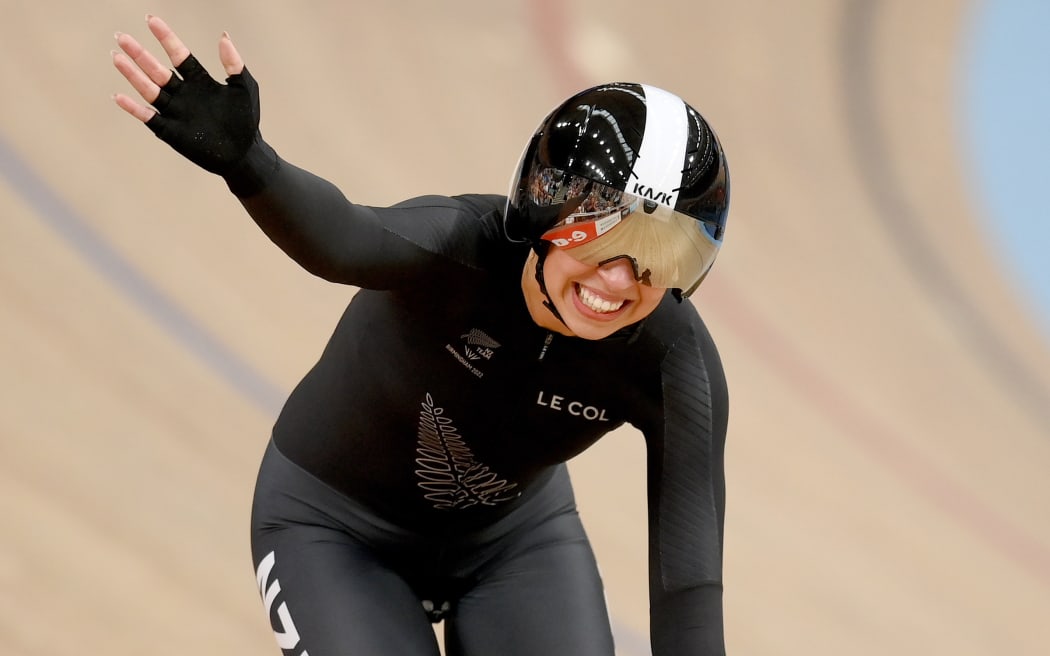 New Zealand cyclist Bryony Botha wins gold in the individual pursuit at the Birmingham Commonwealth Games