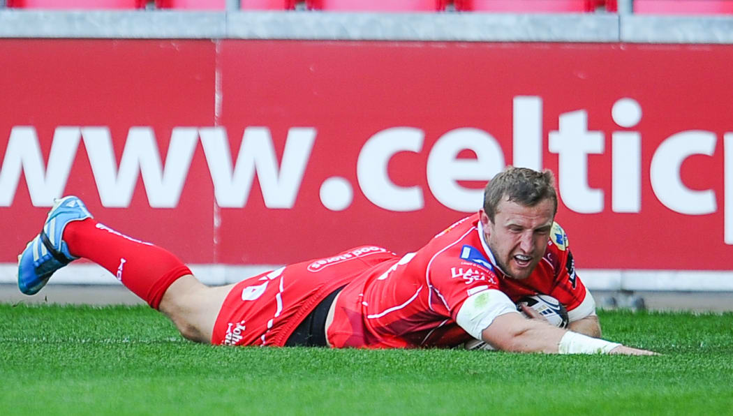 Hadleigh Parkes dots down for Welsh side Scarlets.