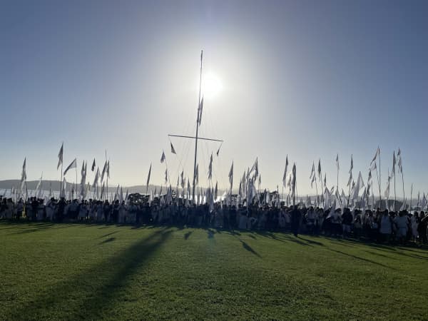 Hundreds of protesters arrive at Waitangi Treaty Grounds for Tame Iti's white flag protest.