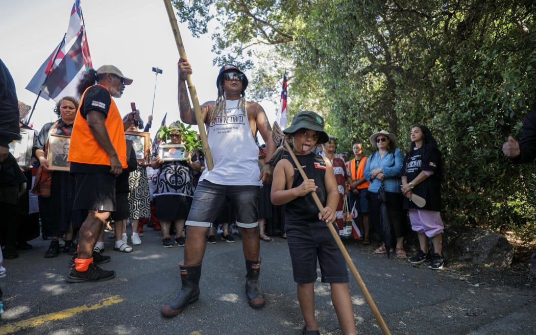 The hikoi arrives on the Treaty Grounds.