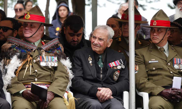 Tā (Sir) Robert “Bom” Gillies, last surviving member of the 28th Māori Battalion, is flanked by Major General John Boswell and Sergeant Major Wiremu Moffitt.