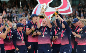 England Captain Heather Knight and her team celebrate with the 2017 Women's ICC World cup Trophy