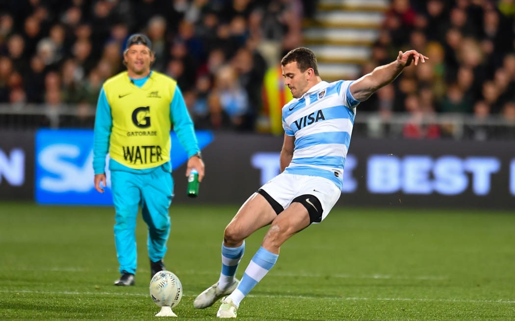 Emiliano Boffelli of Argentina  kicks a penalty