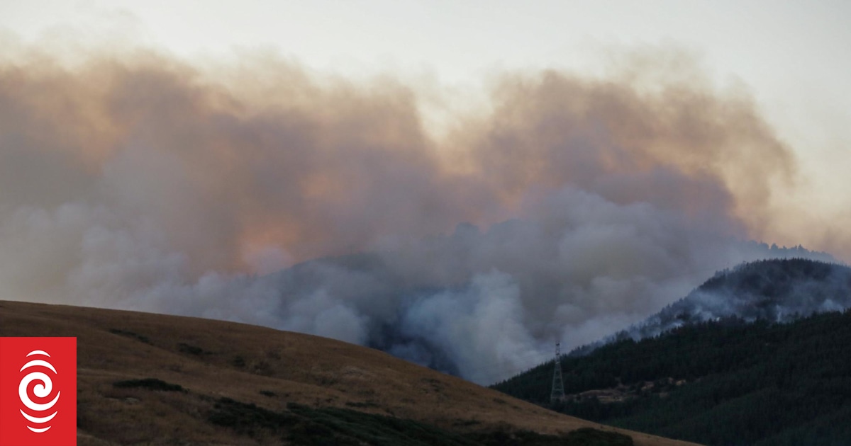 'Disaster tourists' blocking firefighters from battling Port Hills blaze - Vimarsana News