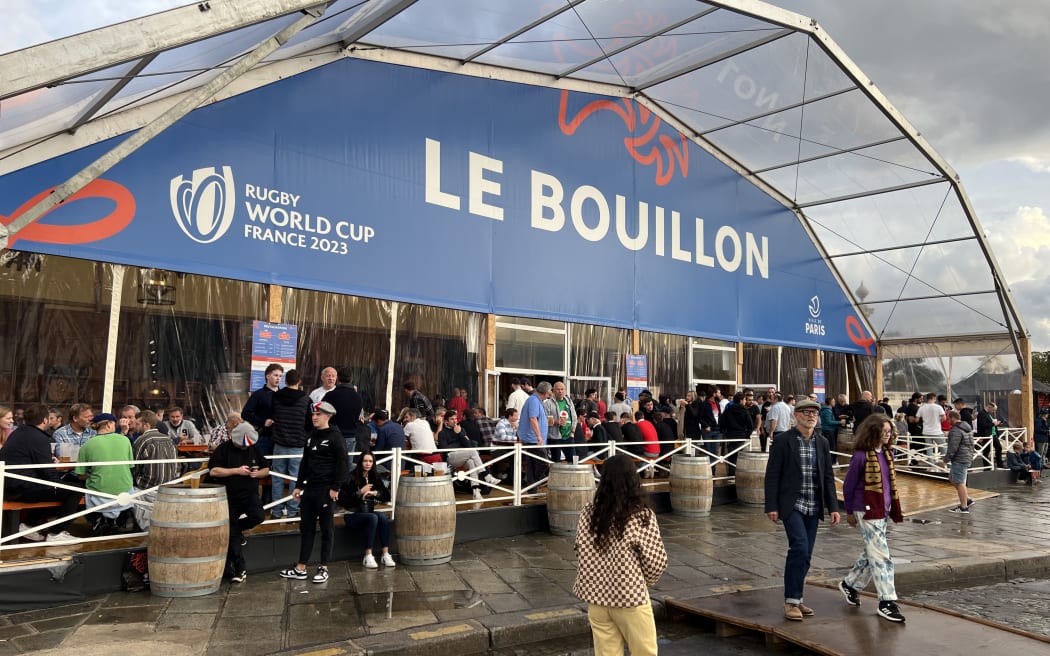 The pop up bar located in the Paris Rugby Village.