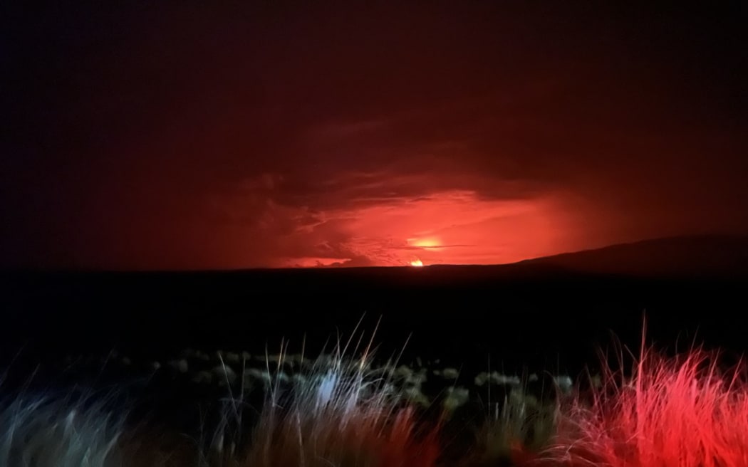 This image released by the US Geological Survey (USGS) on November 28, 2022, shows Mauna Loa eruption as viewed from Waikoloa. - Hawaii's Mauna Loa, the largest active volcano in the world, has erupted for the first time in nearly 40 years, US authorities said, as emergency crews went on alert early Monday. (Photo by Handout / US Geological Survey / AFP) / RESTRICTED TO EDITORIAL USE - MANDATORY CREDIT "AFP PHOTO / US Geological Survey " - NO MARKETING - NO ADVERTISING CAMPAIGNS - DISTRIBUTED AS A SERVICE TO CLIENTS