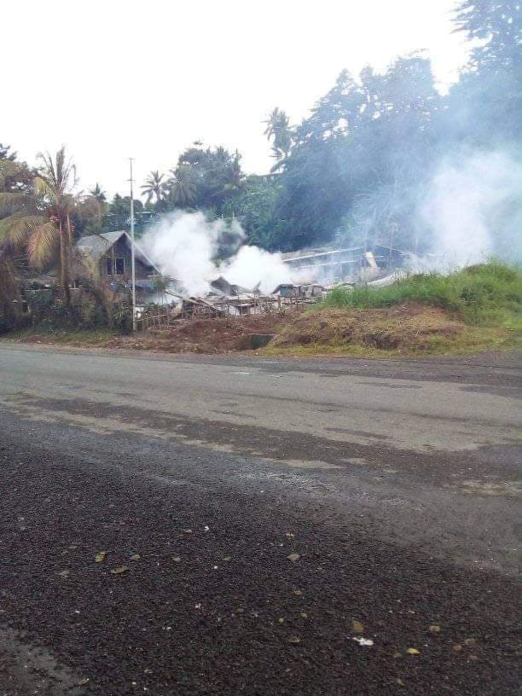 Police barracks burnt down in Alotau.