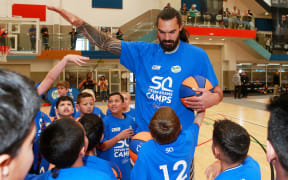 Steven Adams talks to young basketballers during one of his junior camps in Auckland.