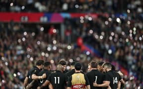 New Zealand's players huddle prior to the France 2023 Rugby World Cup semi-final match between Argentina and New Zealand.