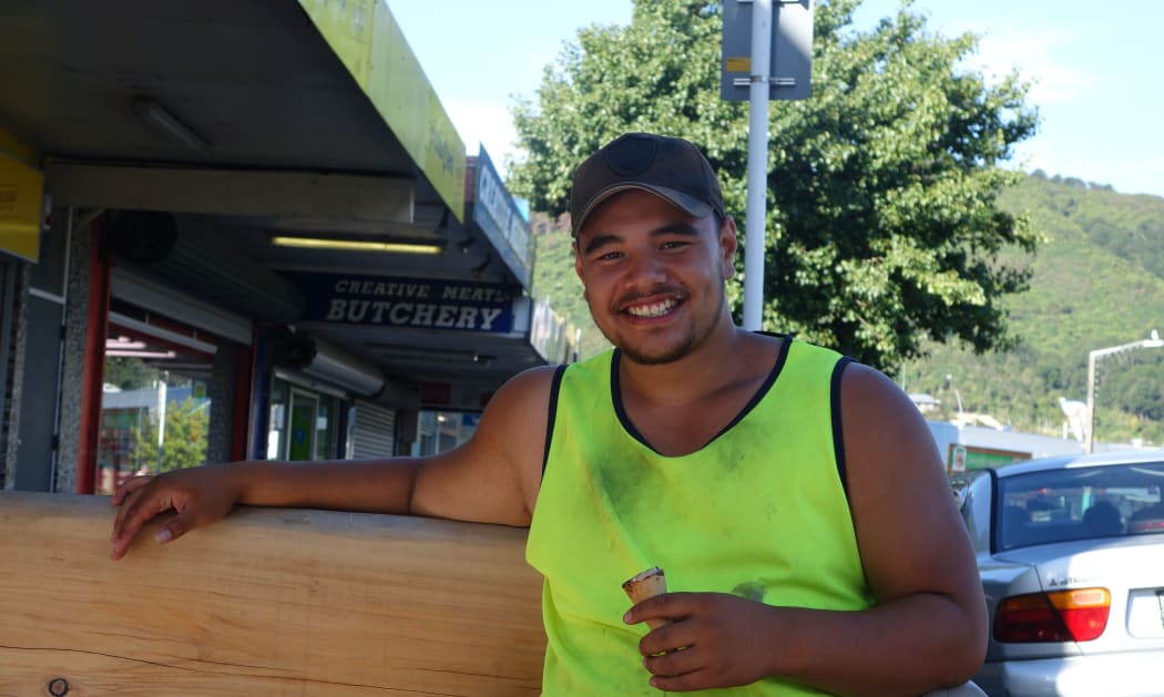 Construction worker Daniel sheltering from the record-breaking heat in Wainuiomata.