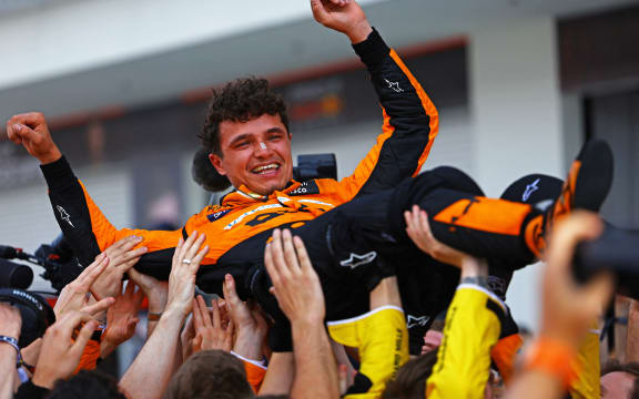 Race winner Lando Norris of Great Britain and McLaren celebrates with his team after the F1 Grand Prix of Miami, 2024.