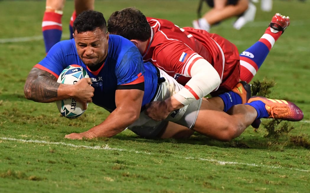 Samoa's centre Alapati Leiua (L) scores a try during the Japan 2019 Rugby World Cup Pool A match between Russia and Samoa at the Kumagaya Rugby Stadium in Kumagaya.
