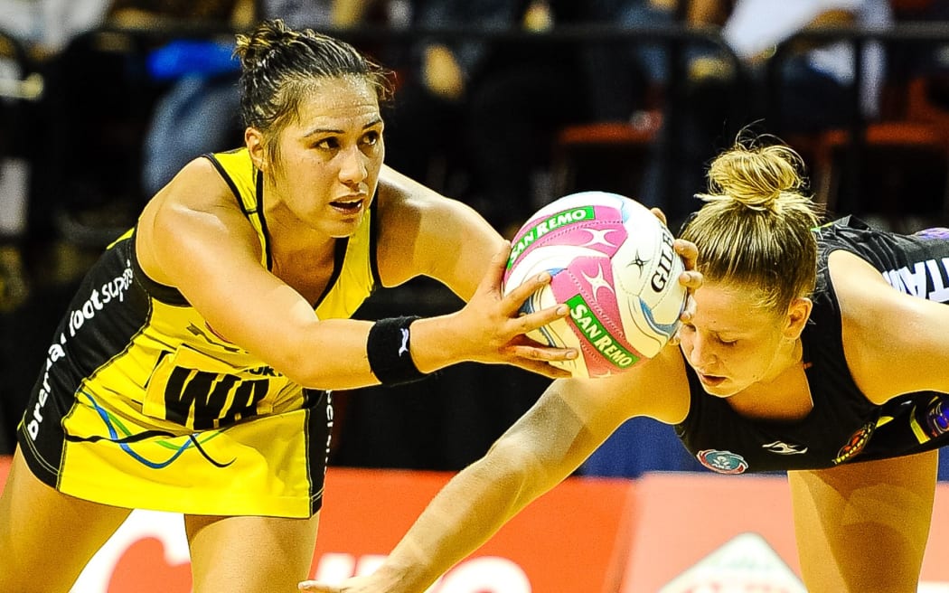 The Pulse netballer Liana Leota in possession.