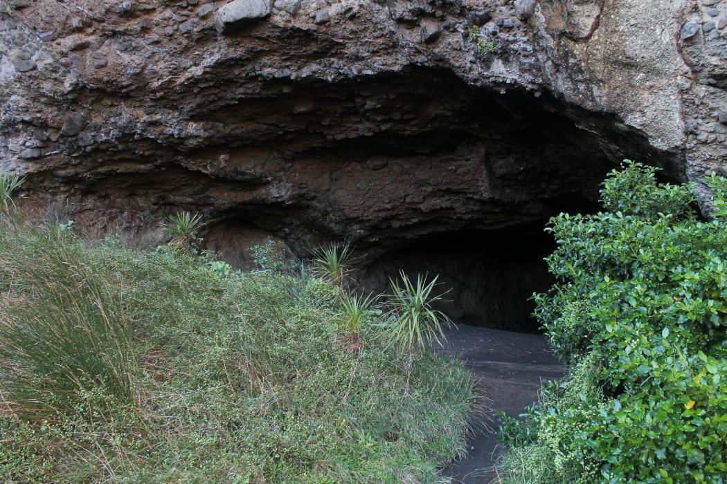 Te Ana Ru, the Great Cave at Whatipu.