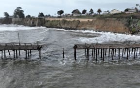 CAPITOLA, CALIFORNIA - JANUARY 06: In an aerial view, damage is visible on the Capitola Wharf following a powerful winter storm on January 06, 2023 in Capitola, California. A powerful storm pounded the West Coast this weeks that uprooted trees and cut power for tens of thousands on the heels of record rainfall over the weekend. Another powerful storm is set to hit Northern California over the weekend and is expected to bring flooding rains.   Justin Sullivan/Getty Images/AFP (Photo by JUSTIN SULLIVAN / GETTY IMAGES NORTH AMERICA / Getty Images via AFP)