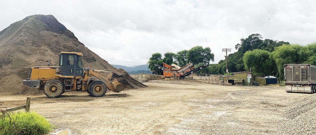 Delta Contracting's gravel screening operation on Amokura Road has been praised by neighbours who say dust has been dramatically reduced.