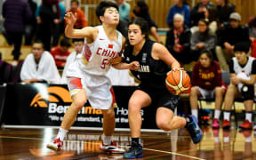 Charlisse Leger-Walker playing for the Junior Tall Ferns.