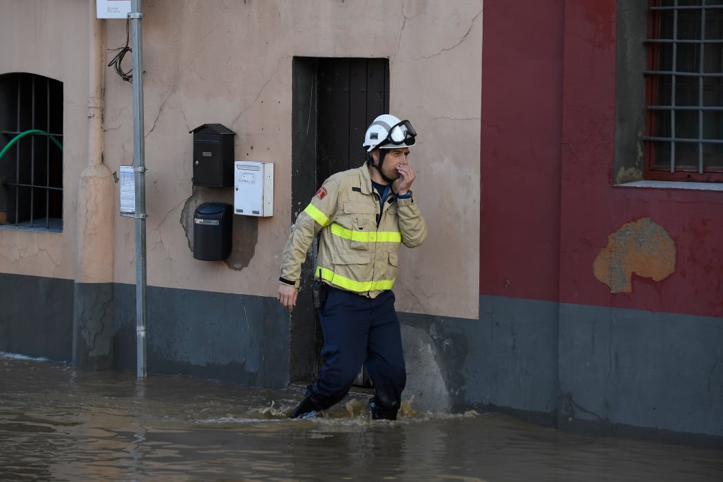 The death toll from a violent storm which has wrought havoc on huge swathes of Spain's eastern and southern coastline has risen to 11.