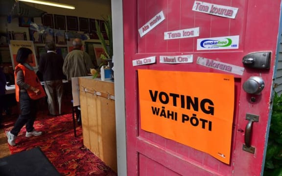 sign saying 'voting wahi poti'