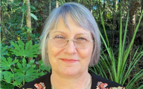 publicity shot of NZ composer Glenda Keam