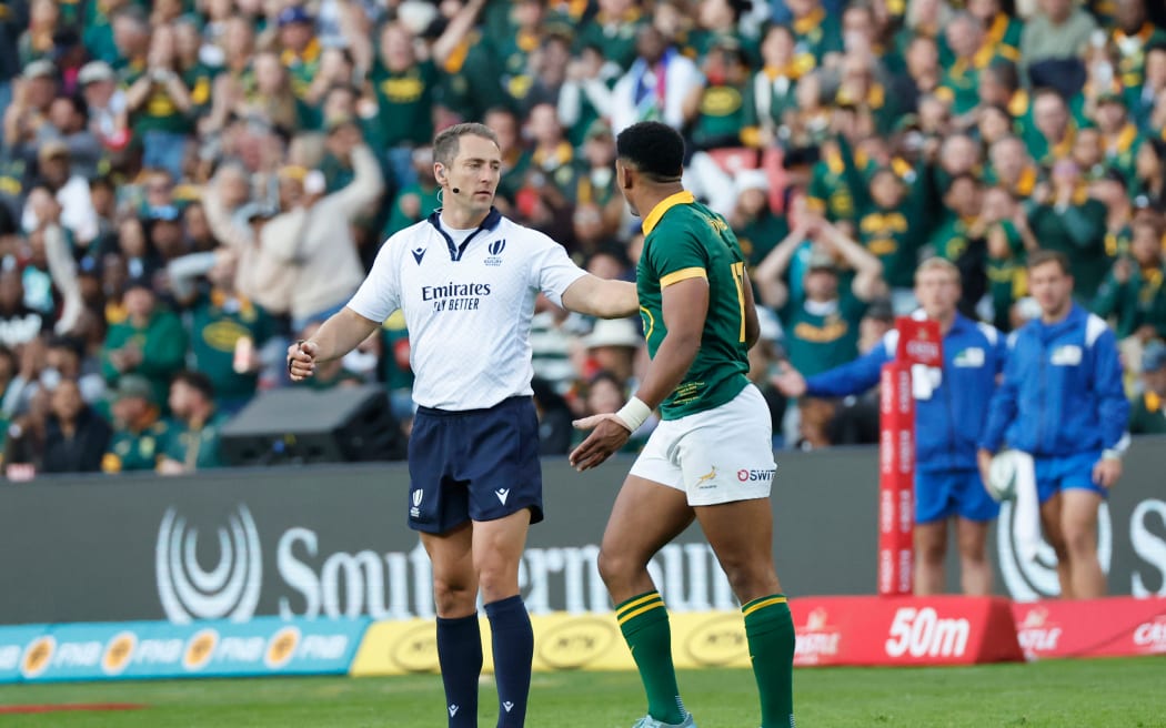 Sacha Feinberg Mngomezulu of South Africa argues its referee Andrew Brace.