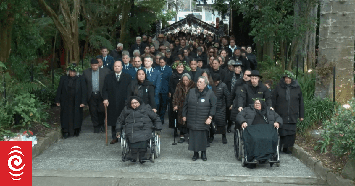 Mapuna live at Turangawaewae Marae | RNZ