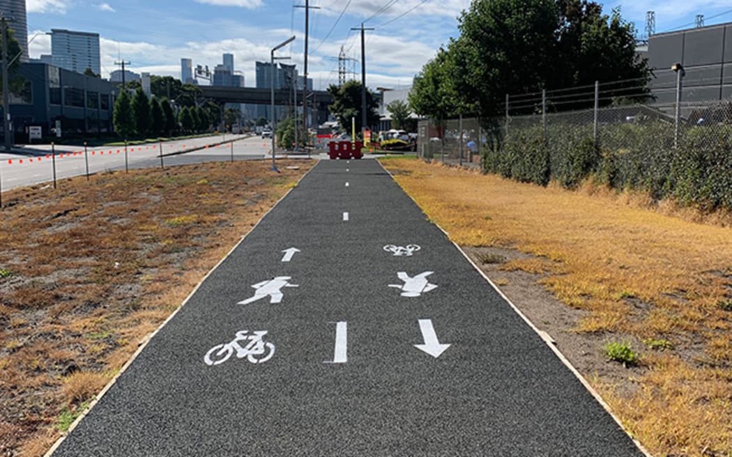 Porous Lane product, permeable footpaths and driveways using crumb rubber