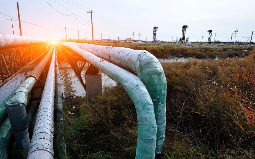 The pipe and valve oil fields