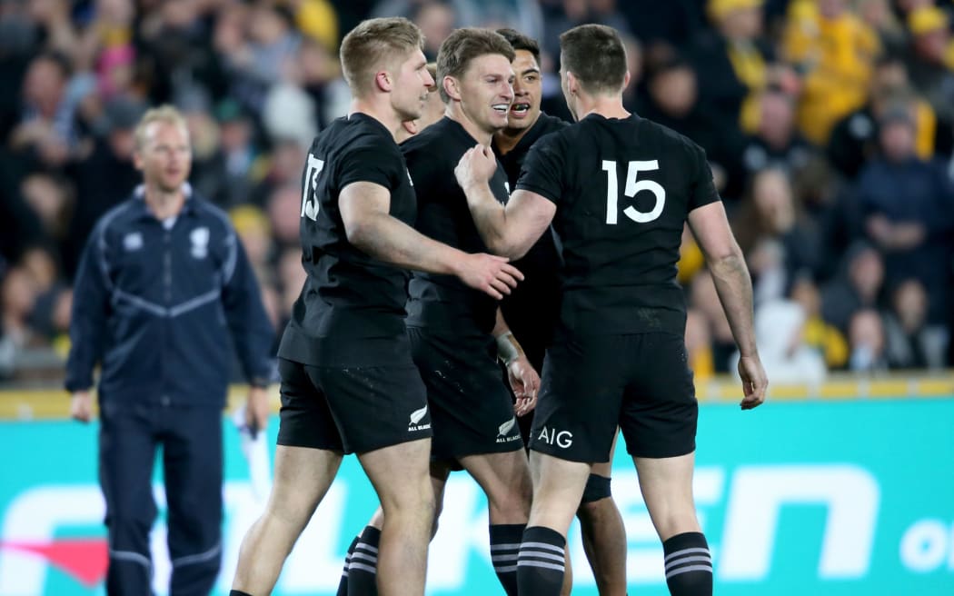 The All Blacks celebrate a try for Beauden Barrett.