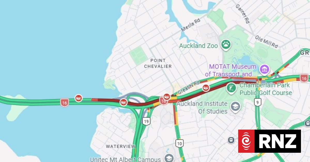 Heavy traffic, delays on SH16 after vehicle hits median barrier