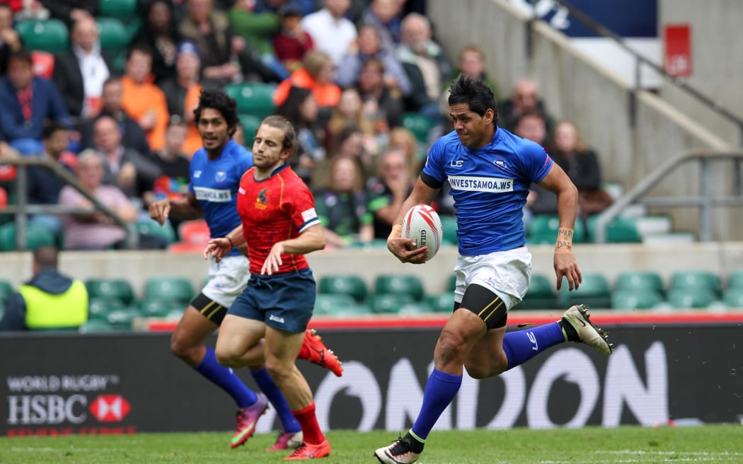 Samoa's Tofatu Solia races clear of the Spanish defence at the London Sevens.