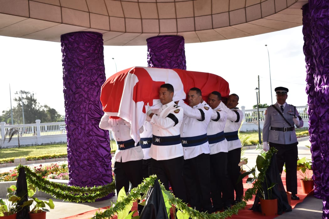 'Akilisi Pohiva is carried into the St George Govt Building