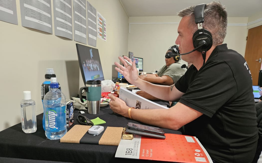 David Jones translating the performance of Kōkō Tangiwai into English.