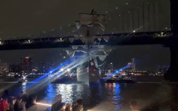 Two dead after Mexican Navy training ship strikes Brooklyn Bridge | RNZ